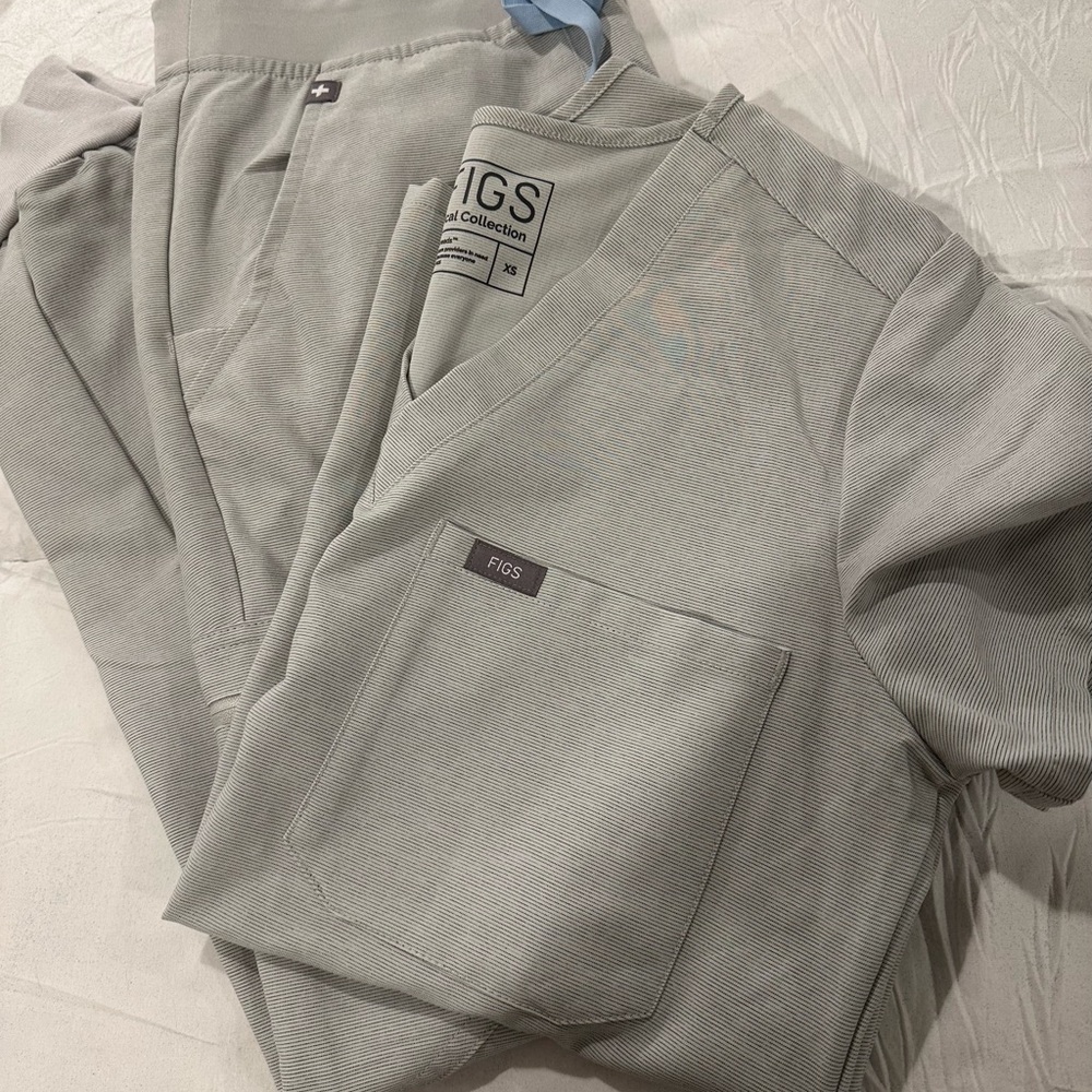 Limited Edition FIGS Scrub Set in Space Grey